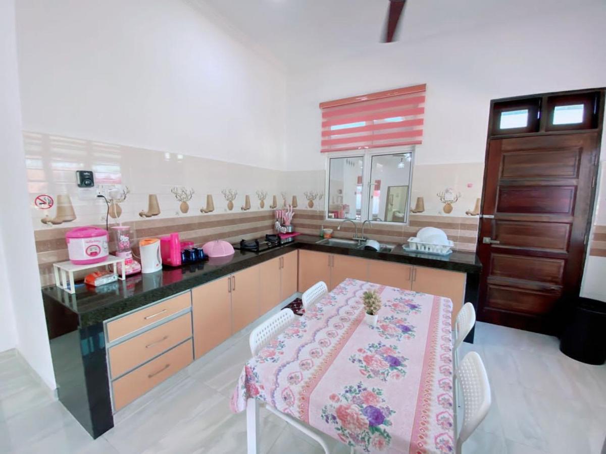 Hellokitty House - Unit 1 Villa Kuala Terengganu Eksteriør billede